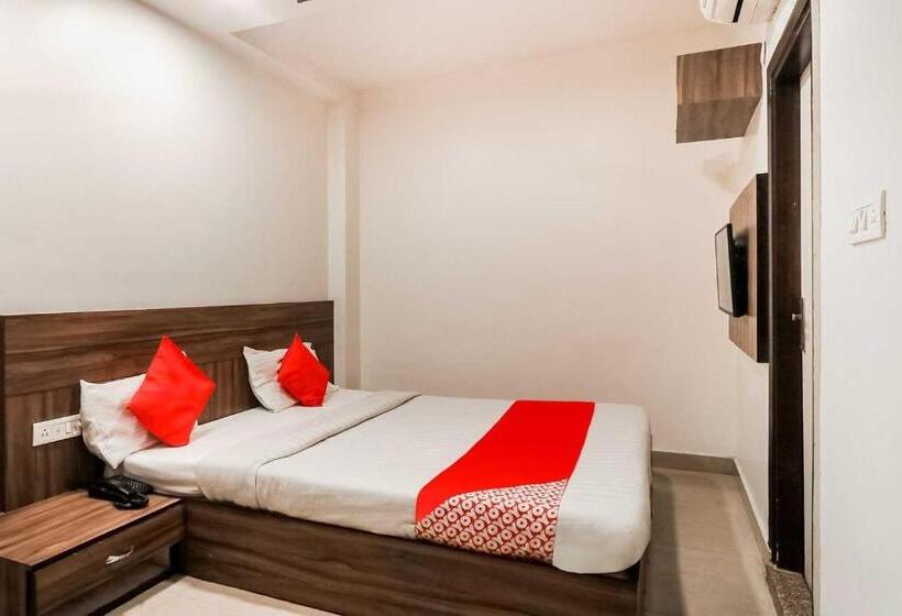 Flagship Hotel Metro View