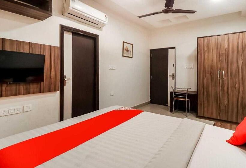 Flagship Hotel Metro View