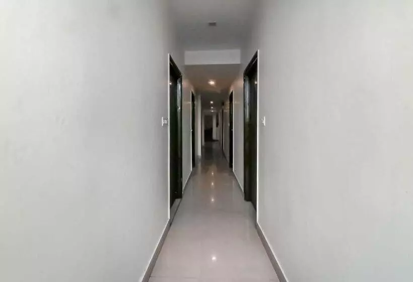 Flagship Hotel Metro View