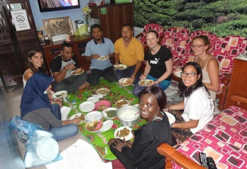 Netasha Holiday Inn And Apartment