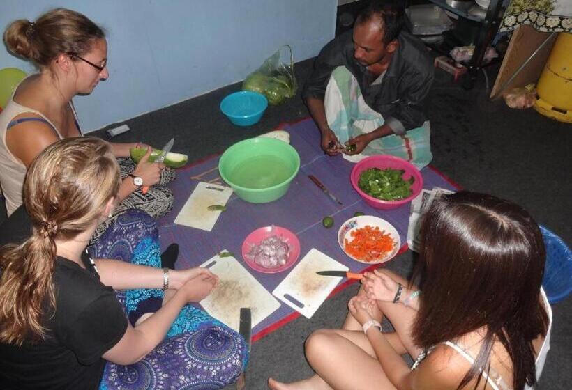 Netasha Holiday Inn And Apartment