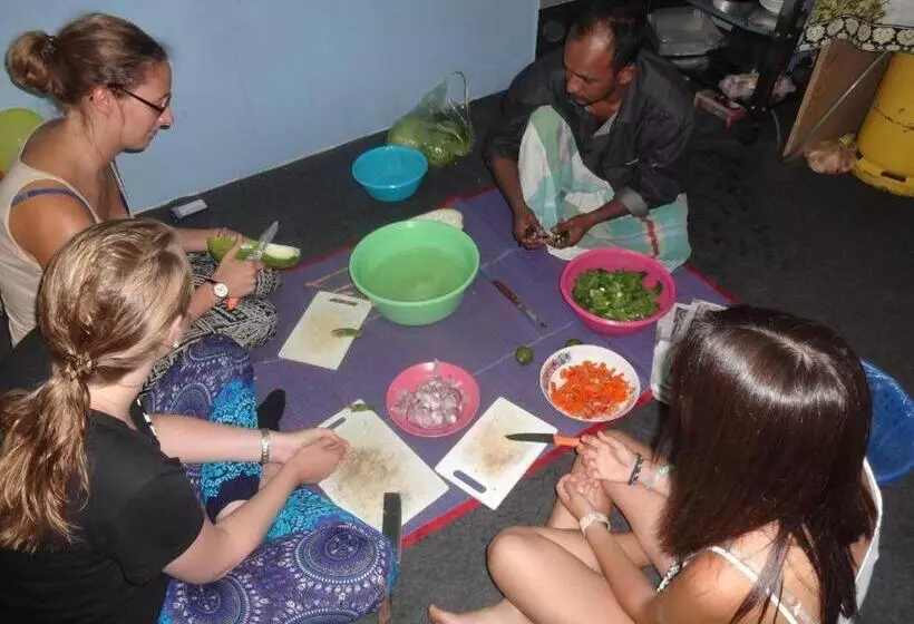 Netasha Holiday Inn And Apartment