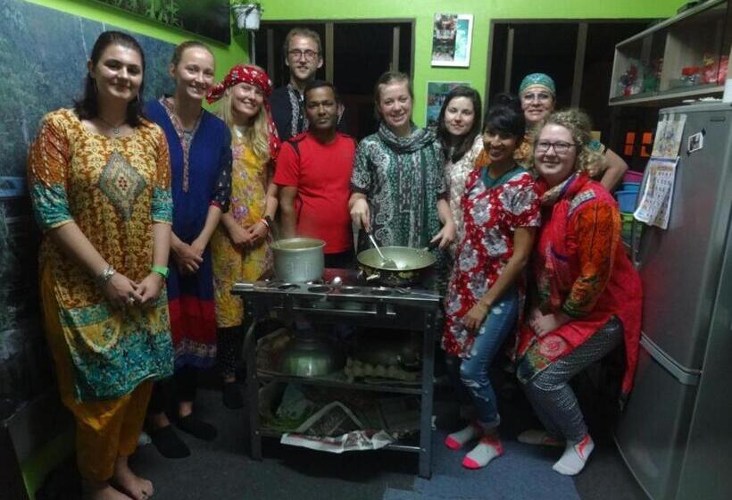 Netasha Holiday Inn And Apartment