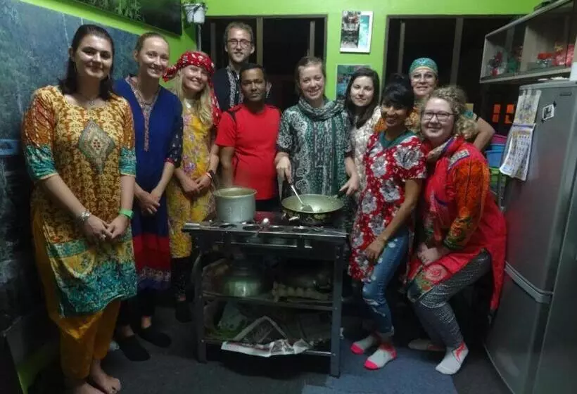 Netasha Holiday Inn And Apartment