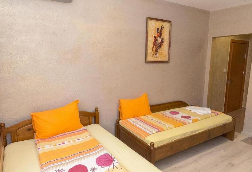 פנסיון къща за гости мони