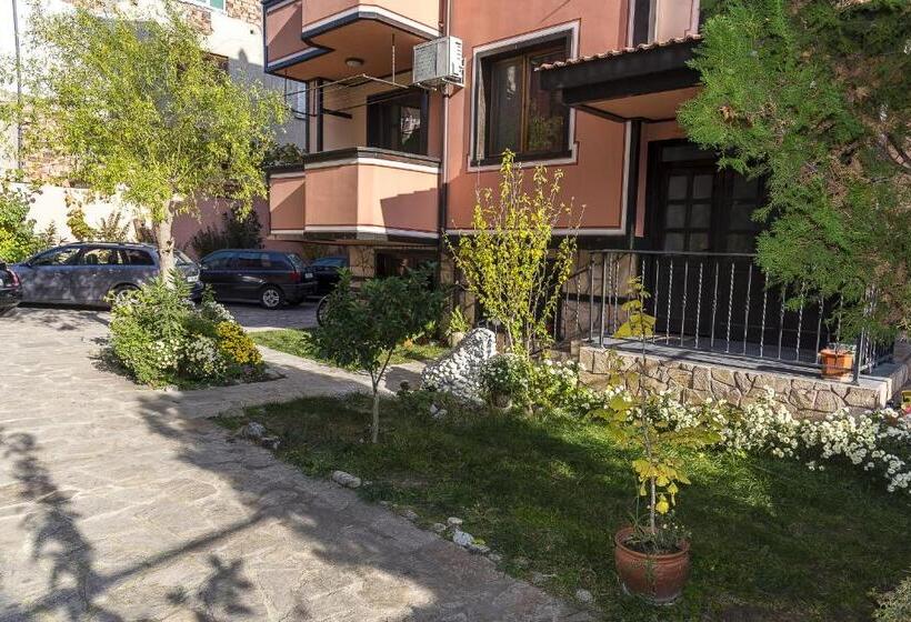 פנסיון къща за гости мони