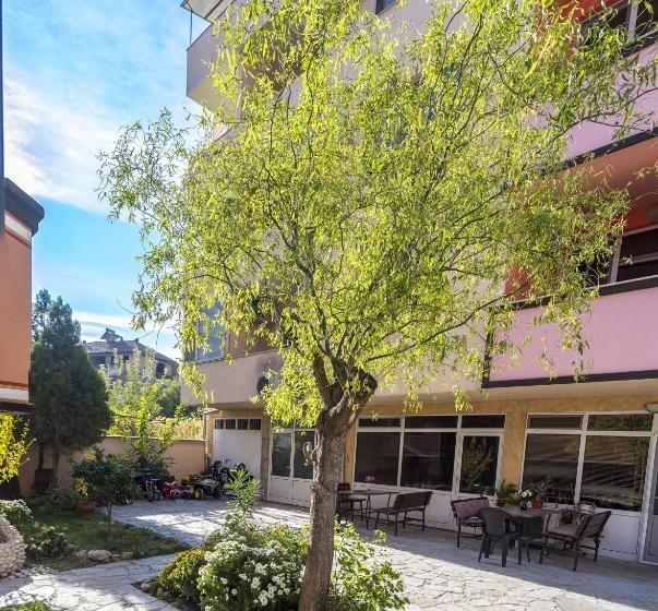 פנסיון къща за гости мони