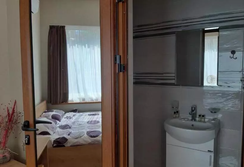 Majatalo самостоятелна стая в клубна къща артемида