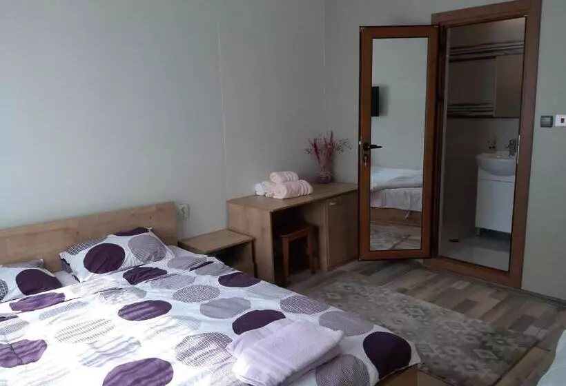 Majatalo самостоятелна стая в клубна къща артемида