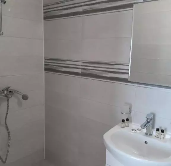 Majatalo самостоятелна стая в клубна къща артемида