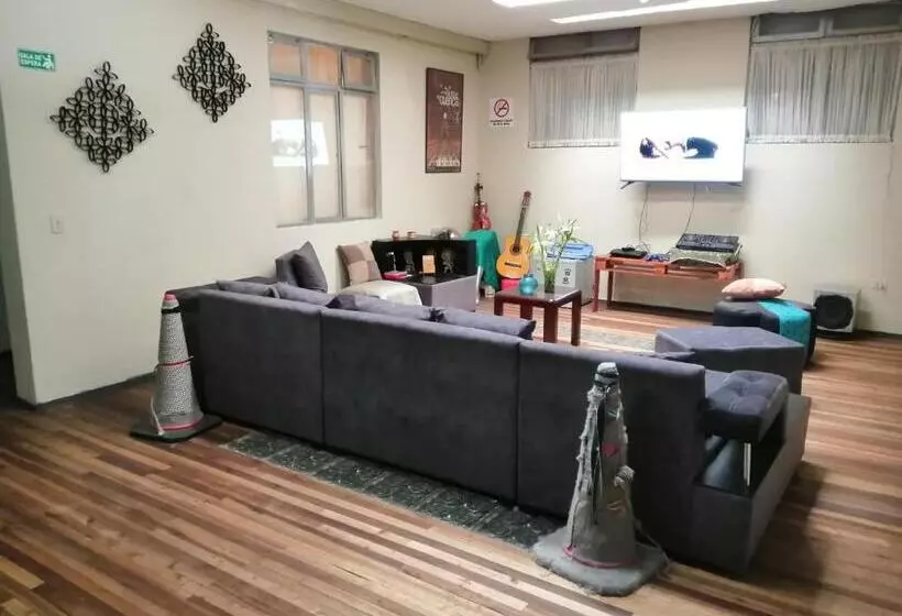 ペンション La Perla Cuencana Hostal