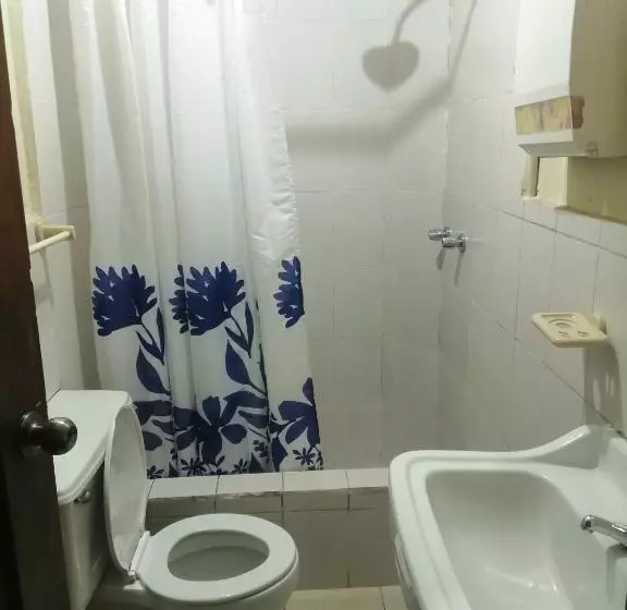 ペンション La Perla Cuencana Hostal