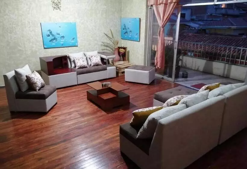 ペンション La Perla Cuencana Hostal