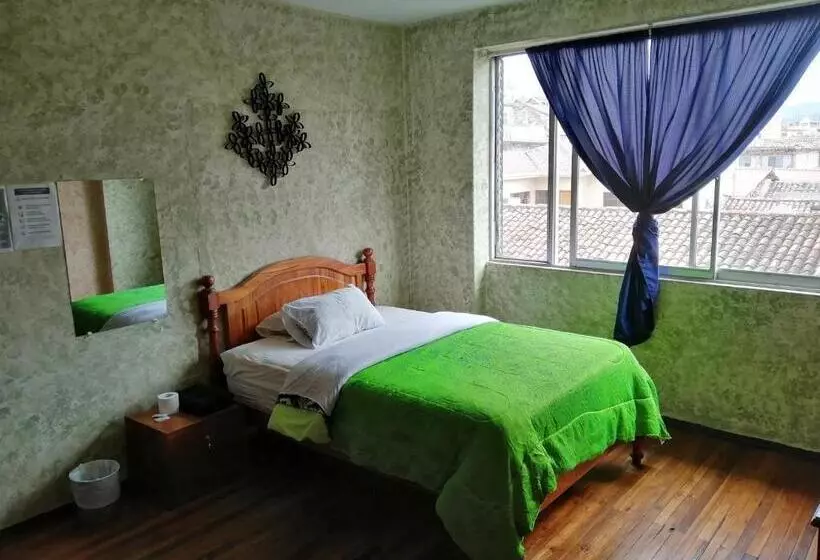 ペンション La Perla Cuencana Hostal