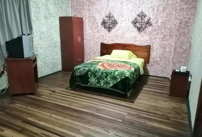 ペンション La Perla Cuencana Hostal