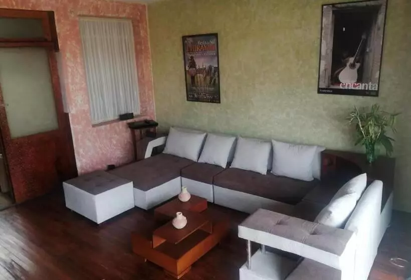 ペンション La Perla Cuencana Hostal