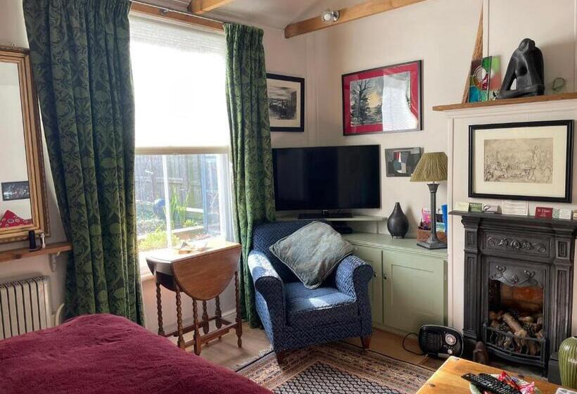 Bed and Breakfast Little House Felixstowe