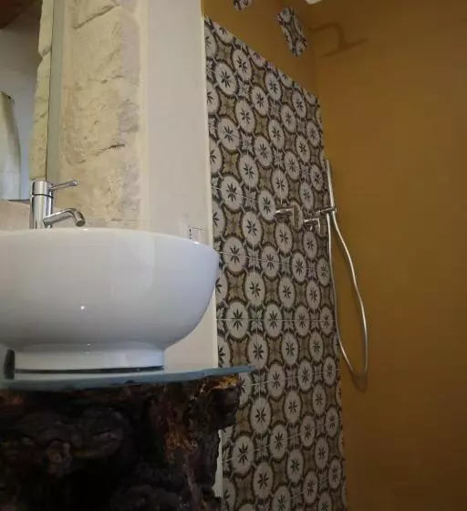 هتل Casale Millinchè