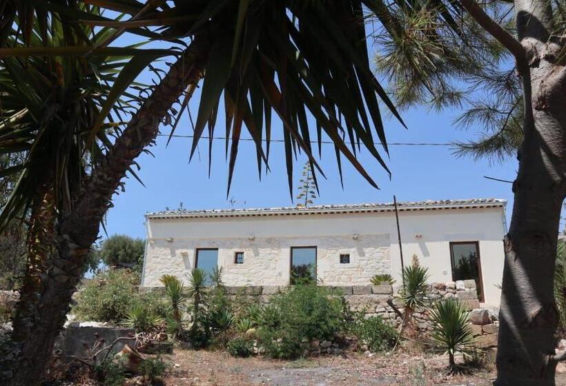 هتل Casale Millinchè