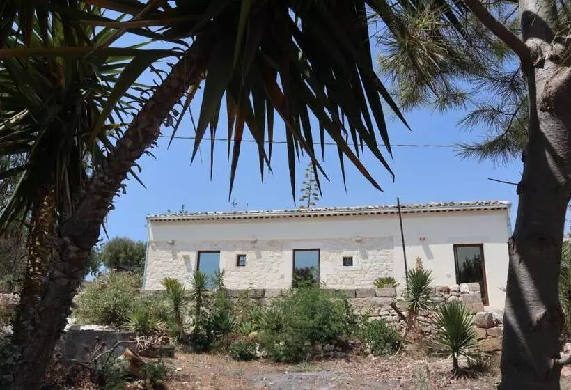 هتل Casale Millinchè