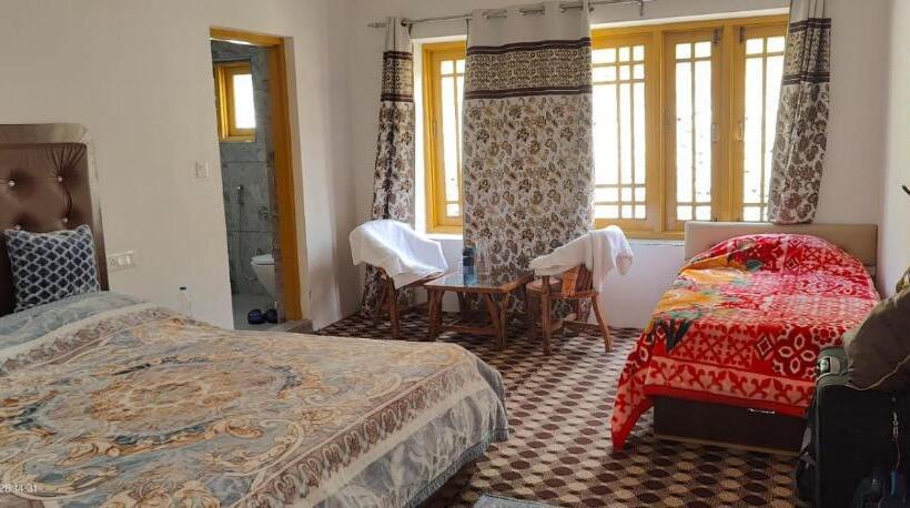 Otel Crest Plaza Resort