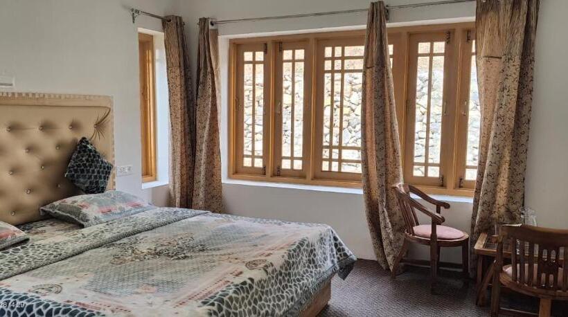 Otel Crest Plaza Resort