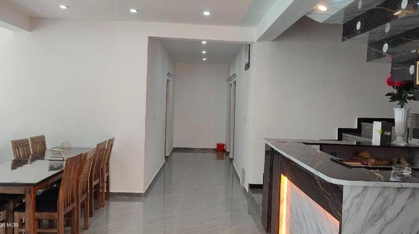 Otel Crest Plaza Resort