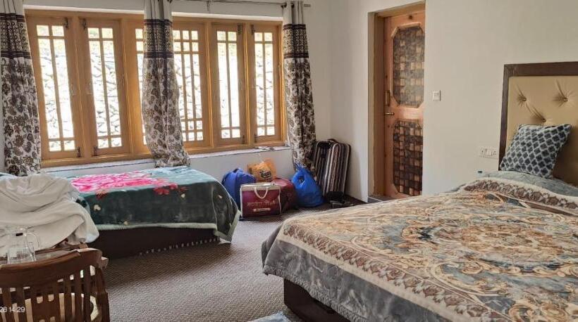 Otel Crest Plaza Resort