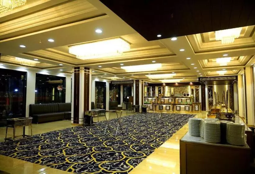 ホテル Shukrana Resort & Spa