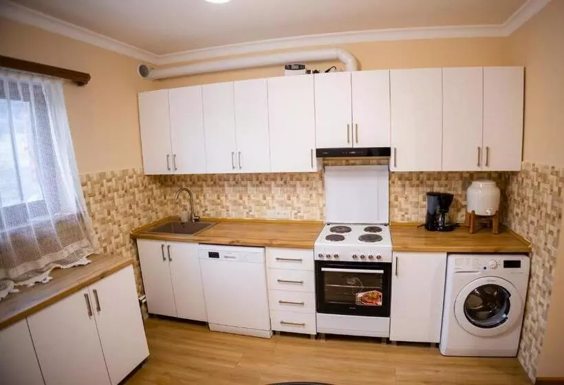 پانسیون Stepsa Guest House