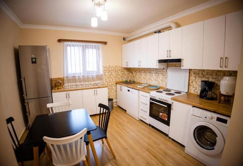 پانسیون Stepsa Guest House