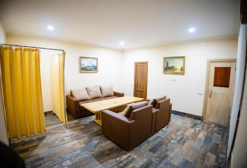 پانسیون Stepsa Guest House