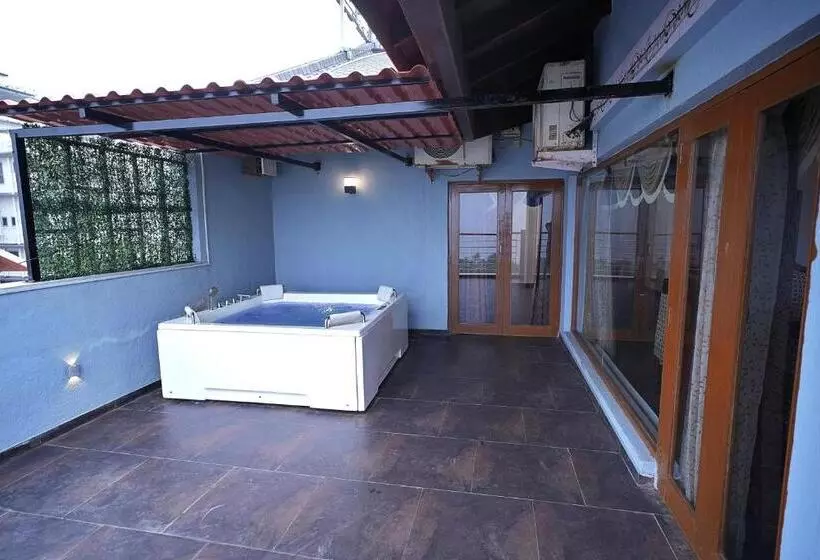 ホテル Alekhya Suite Dona Paula Beach Panaji