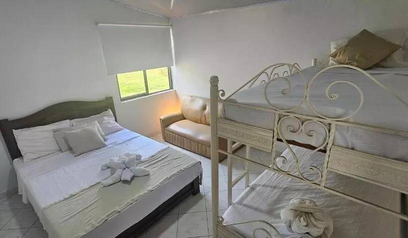 ホテル Cabañas Cafeteras Cerritos