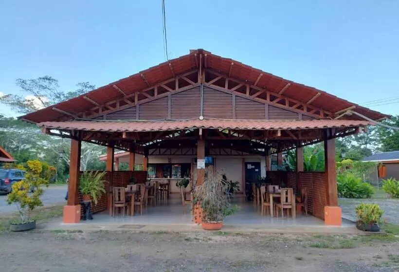 Hotelli Cabinas Río Frío