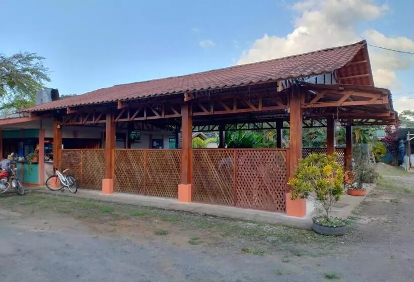 Hotelli Cabinas Río Frío