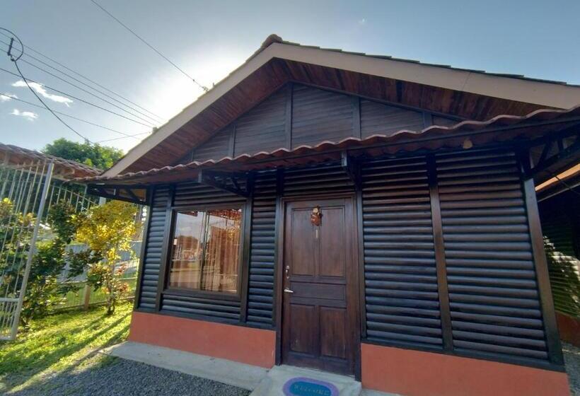 ホテル Cabinas Río Frío