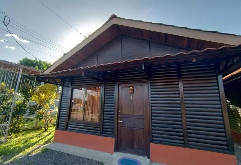 Hotelli Cabinas Río Frío