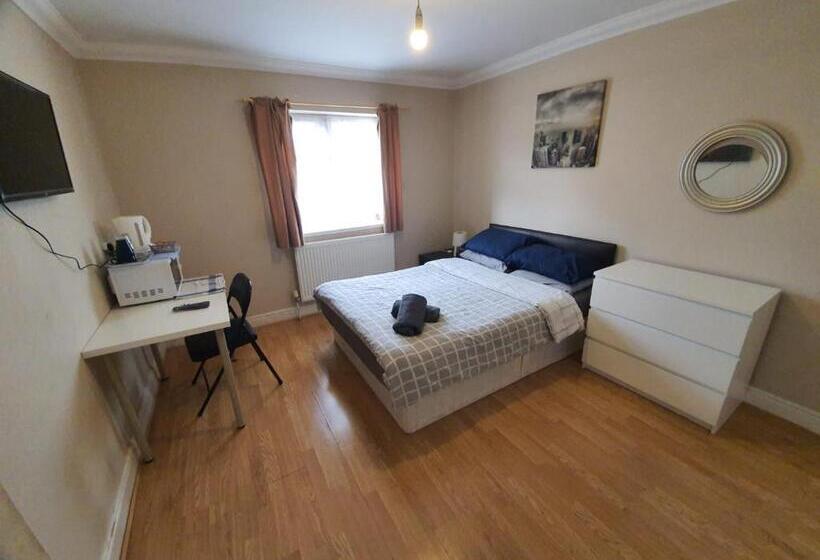Пансион London Ilford Rooms