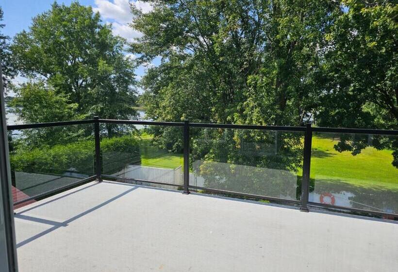 بنسيون Riverview Cottage