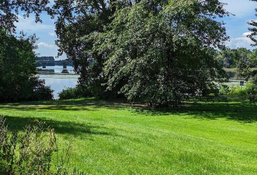 بنسيون Riverview Cottage