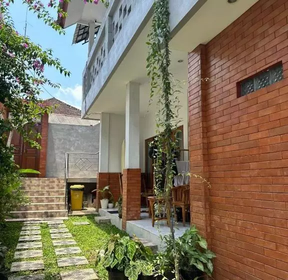 ペンション The East Land Rooms