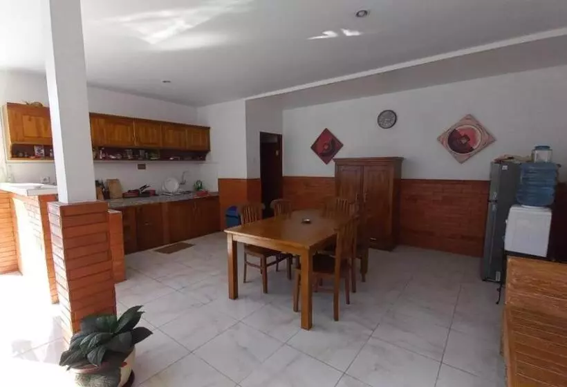 ペンション The East Land Rooms