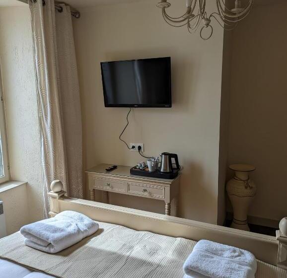 Bed and Breakfast Chateau De Chambres Mont St Michel