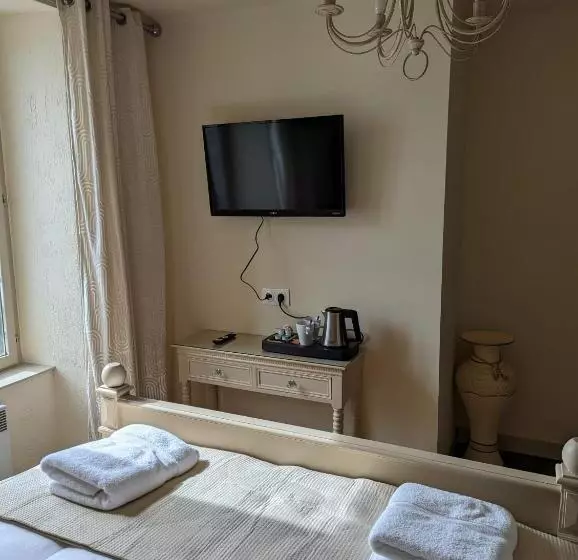 Aamiaismajoitus (B&B) Chateau De Chambres Mont St Michel