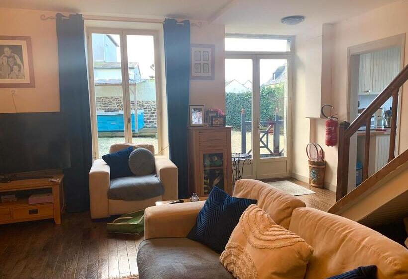 Bed and Breakfast Chateau De Chambres Mont St Michel