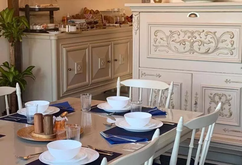 Aamiaismajoitus (B&B) Chateau De Chambres Mont St Michel