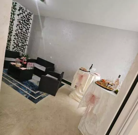 ホテル хотел приятели