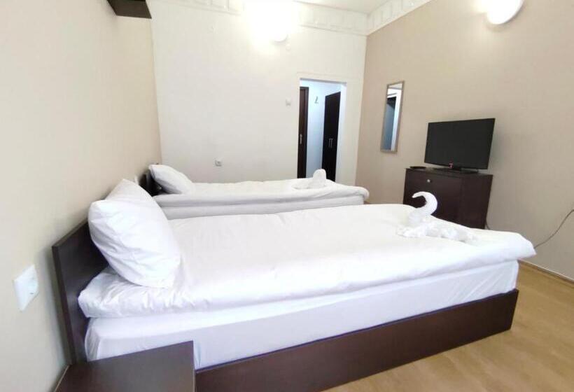 호텔 хотел приятели