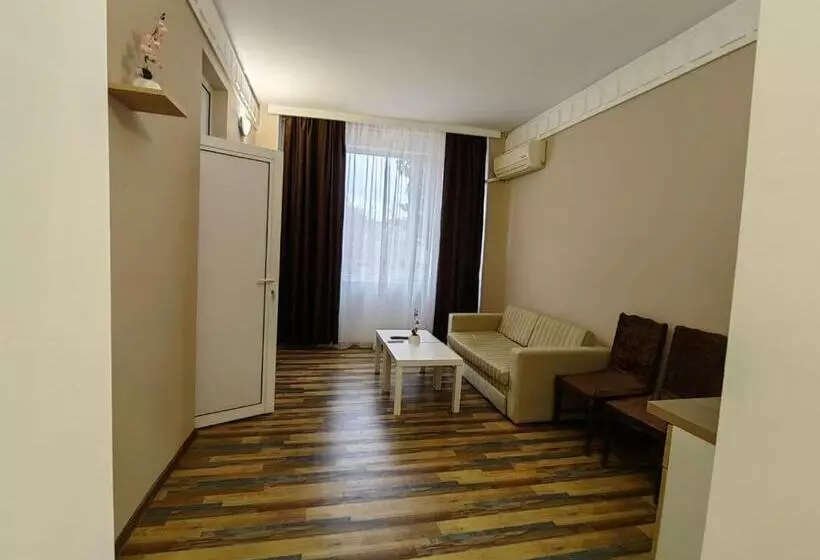 ホテル хотел приятели